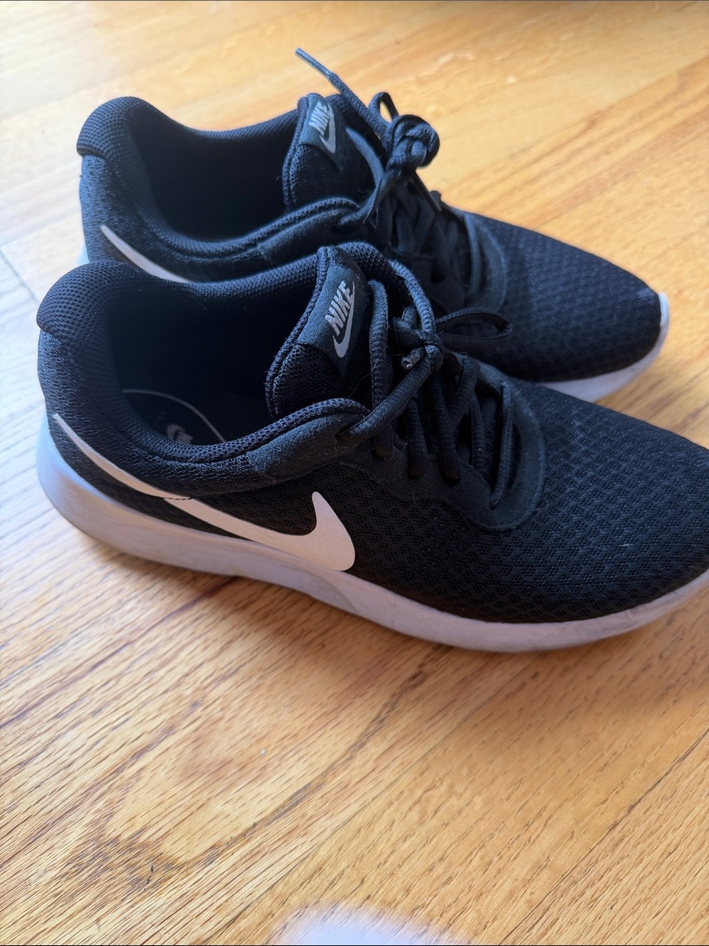 Nike Black and White Breathable Mesh Running Shoes women’s size 8 - Picture 2 of 4